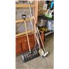 Image 1 : BUNDLE OF TOOLS: SHOVEL, SNOW SHOVELS, RAKE AND SLEDGE HAMMER