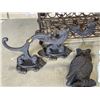 Image 2 : CAST IRON OWLS AND SMALL SHELVES