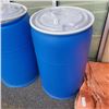 Image 4 : 2 200L PLASTIC BARRELS WITH LIDS