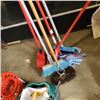 Image 3 : LOT OF CLEANING SUPPLIES, MOP, DUSTER, SWIFFER AND MORE