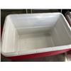 Image 3 : RUBBERMAID COOLER AND TWO FOLDING CHAIRS