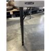 Image 4 : 4' FOLDING TABLE