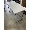 Image 5 : 4' FOLDING TABLE