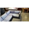Image 5 : 4 PIECE PATIO SET WITH GREY CUSHIONS