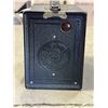 Image 2 : VINTAGE BROWNIE NO.2 CAMERA