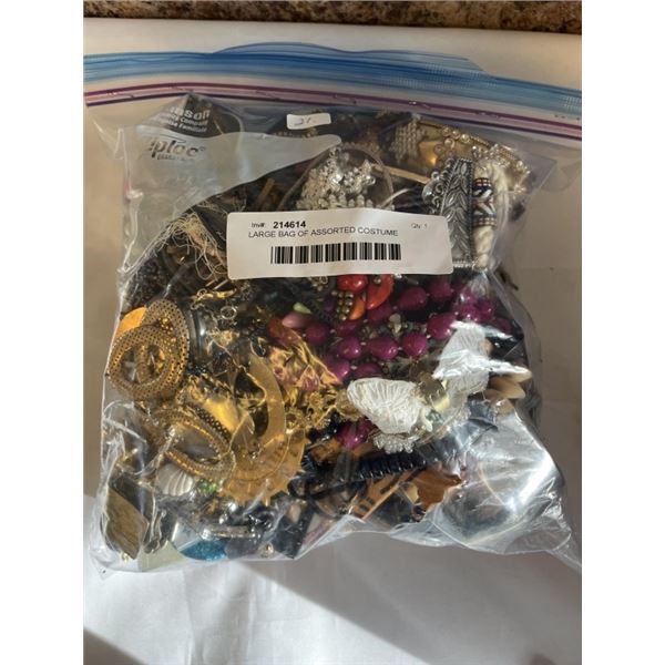 LARGE BAG OF ASSORTED COSTUME JEWELRY AND PARTS
