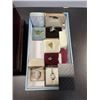 Image 2 : JEWELRY BOX WITH CONTENTS AND 6 RINGS