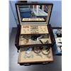 Image 3 : JEWELRY BOX WITH CONTENTS AND 6 RINGS