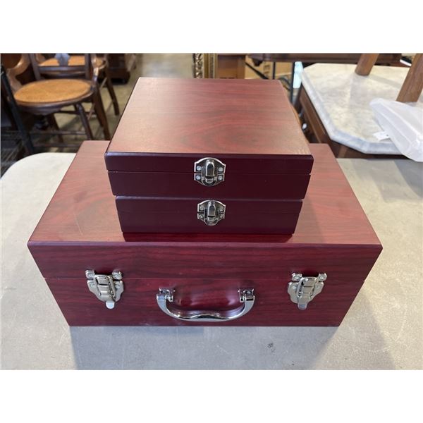 NEW WINE GIFT BOX AND 2 FLASK GIFT SETS - 2 BOTTLE WINE HOLDER W/ CORKSCREW, BOTTLE STOPPER, POURER,