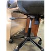 Image 2 : MESH BACK GAS LIFT OFFICE CHAIR