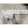 Image 2 : SMALL 3 PANEL DIVIDER WITH CLAMP ON LIGHT AND HAND MIXER