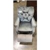 Image 1 : SMALL KIDS RECLINING CHAIR