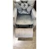 Image 3 : SMALL KIDS RECLINING CHAIR