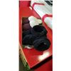 Image 1 : NEW NUKNUUK SLIPPERS, SIZE 8 NO BOX AND MEDIUM SIZE SLIPPERS
