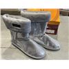 Image 2 : NEW SILVER LADIES BOOTS SIZE 9