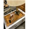 Image 1 : SERVING TRAY WITH TABLE LAMP AND 2 POCKET KNIVES