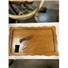 Image 4 : SERVING TRAY WITH TABLE LAMP AND 2 POCKET KNIVES