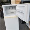 Image 2 : WHITE GE APARTMENT SIZE FRIDGE