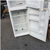 Image 3 : WHITE GE APARTMENT SIZE FRIDGE