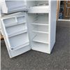 Image 3 : WHITE FIRGIDAIRE APARTMENT SIZE FRIDGE, WORKING