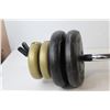 Image 2 : Curling Bar with (4) 8.8lbs Weights and (4) 2 1/2lbs Weights