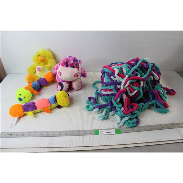 Yarn, (4) Stuffies