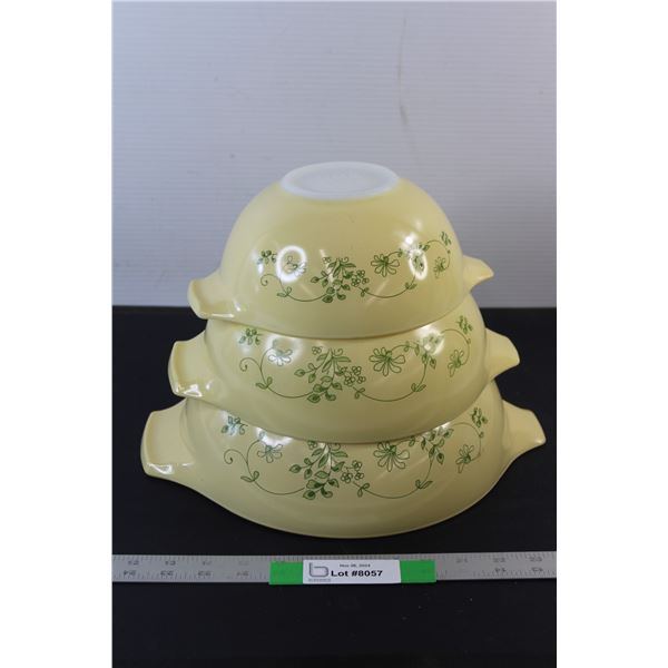 (3) Pyrex Cinderella Nesting Mixing Bowls
