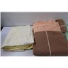 Image 4 : (9) Pillow Cases - Assorted & (3) Flat Sheets - Full Size