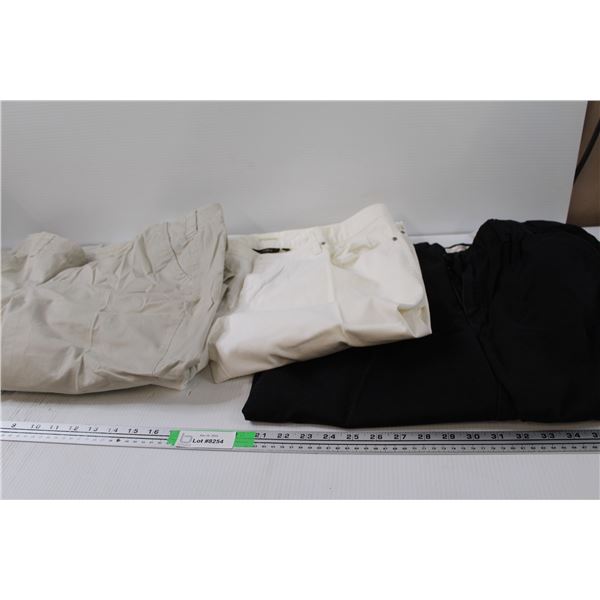 (3) Women's Pants & Shorts - Size 14-16 (Petite)