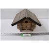 Image 1 : Wood Birdhouse - 6.5" Tall x 10" Long x 9" Wide