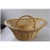 Image 3 : (2) Wicker Baskets - 23.5" Long x 17" & 12" x 10.5"