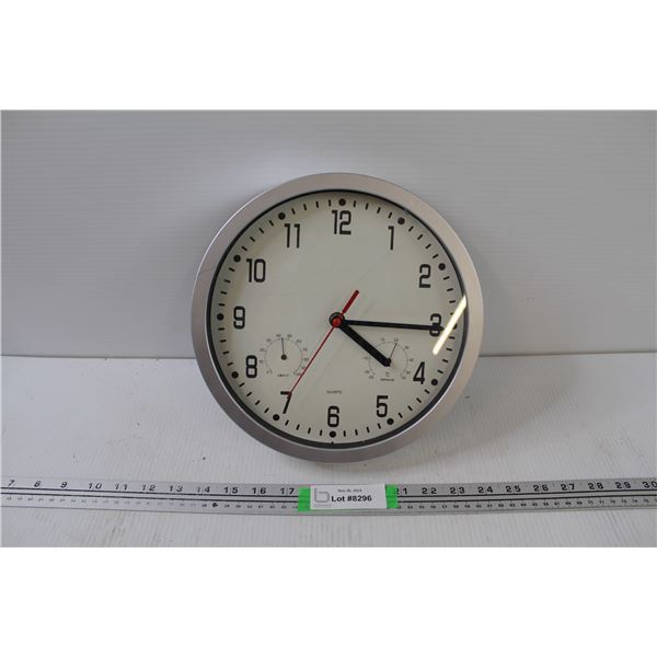 Wall Clock - Works - Battery Operated - Has Crack, As Pictured