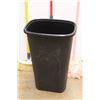 Image 4 : *Broom, Garbage Bin 23'' x 15'' and Floor Mops