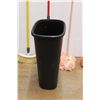 Image 5 : *Broom, Garbage Bin 23'' x 15'' and Floor Mops