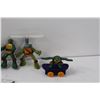 Image 2 : (4) Teenage Mutant Ninja Turtles Figurines & Accessories