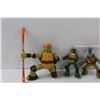 Image 3 : (4) Teenage Mutant Ninja Turtles Figurines & Accessories