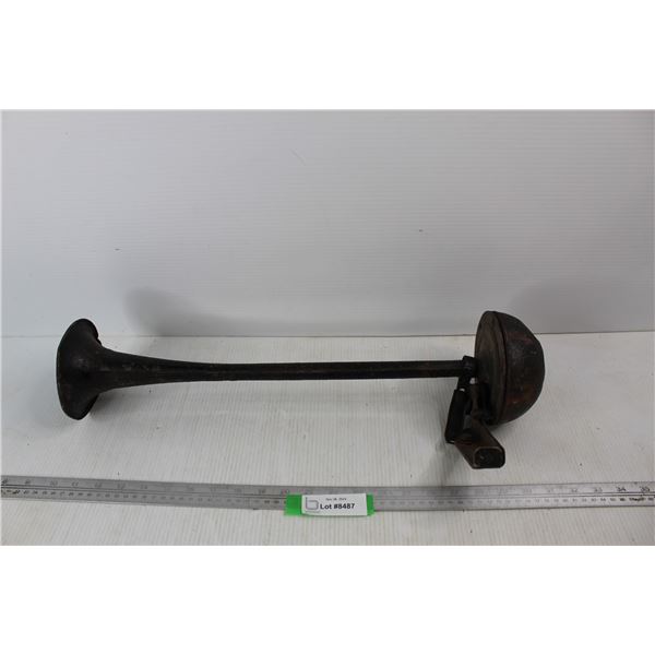 Vintage Automobile Horn w/ Mounting Bracket