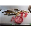 Image 1 : Hangers and 4 pc Plastic Picnic Set