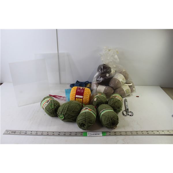 (13) Balls of Yarn, Display stands, Misc.