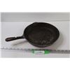 Image 1 : Cast Iron Frying Pan - 11" Diameter