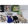 Image 3 : Golf Lot: Various Golf Gloves, Golf Picks, Tees, Ponchos