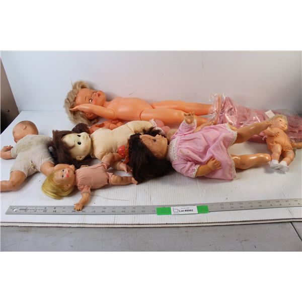 (8) Baby Dolls