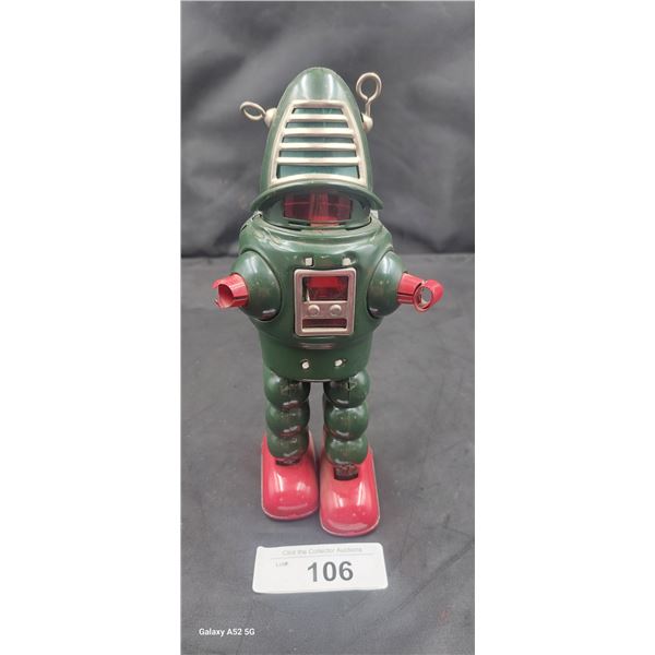 Vintage tin robot 10"