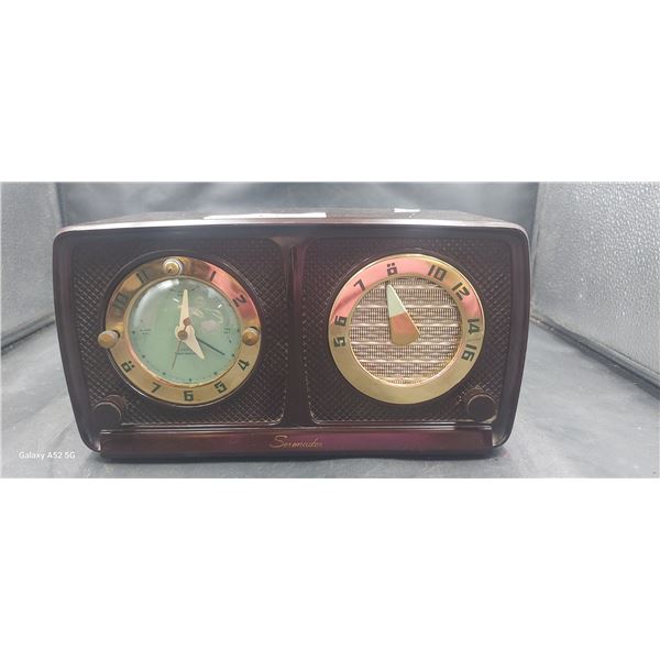 Beautiful vintage Seranader sold only by Simpson Sears Ltd, tested