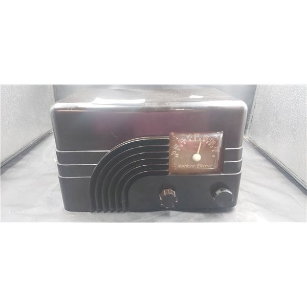 Vintage 1930s Waterfall Northern Electric Canadian made tube radio, tested