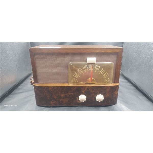 1948 Emerson model 541 tube radio, tested