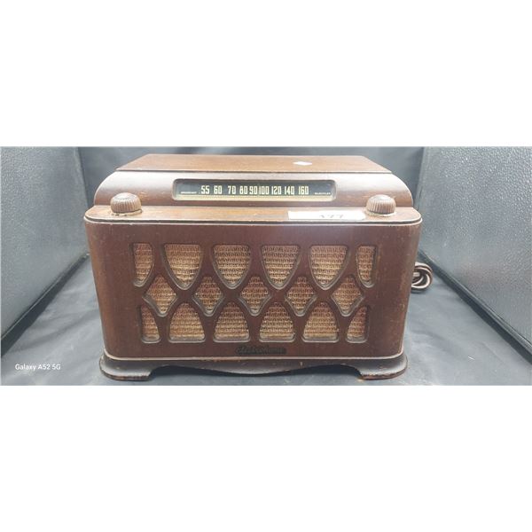 Electrohome 1940s vintage wood case tube radio model PU1-4516 tested
