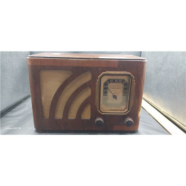 1938 Philco model 38-12 tube radio, tested