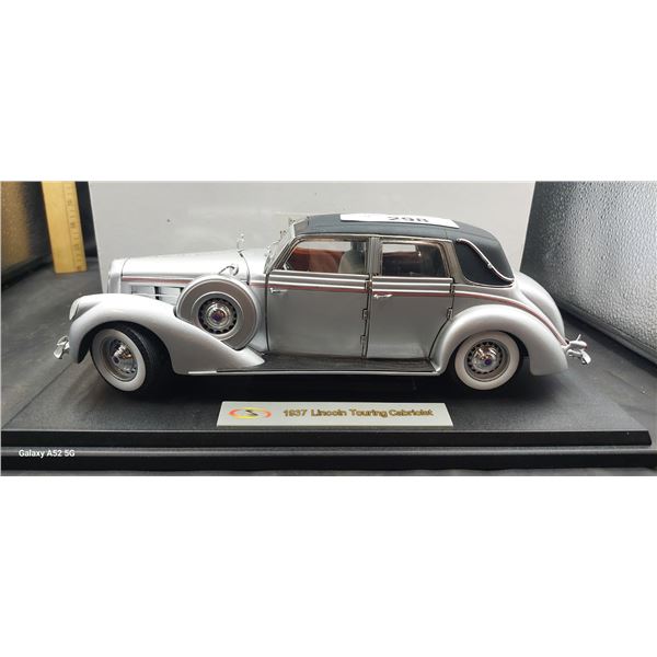 1937 Lincoln Touring Cabriolet die cast with box