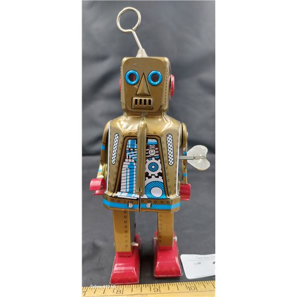 Vintage windup robot 8"